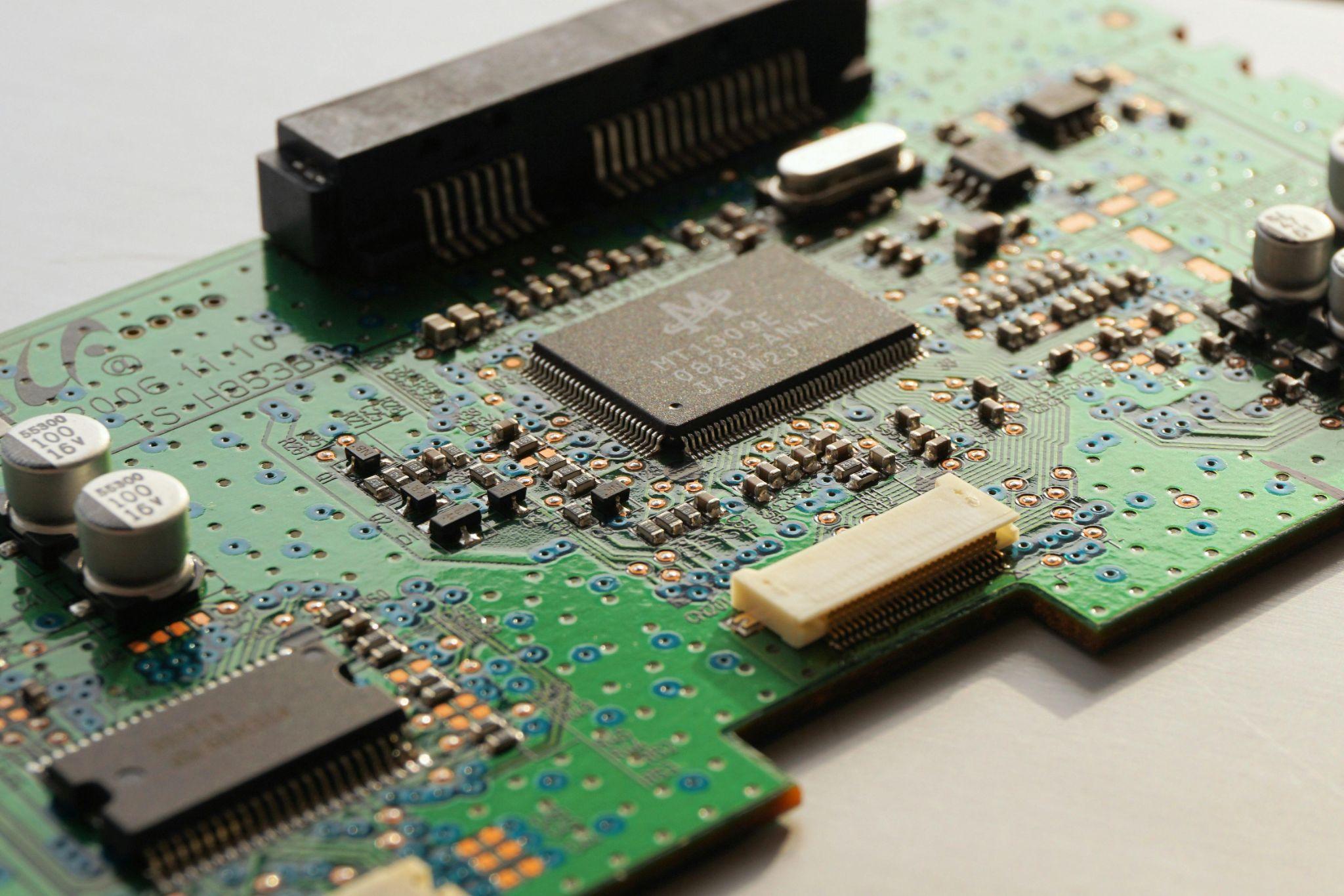 Finding the Right Electronics Manufacturer for Business Needs