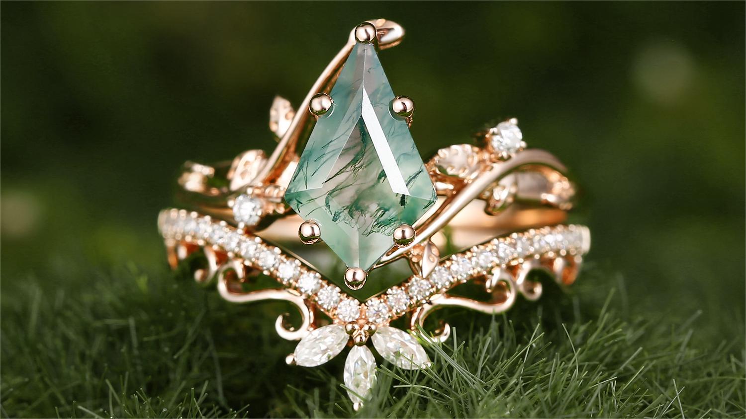 What Advantages Do Moss Agate Engagement Rings Offer?
